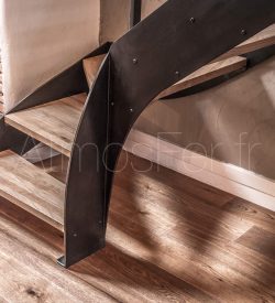 escalier 1-4 tournant métal bois intemporel-3 03-vue
