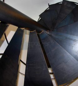 Escalier helicoidal métal toulouse 05-vue